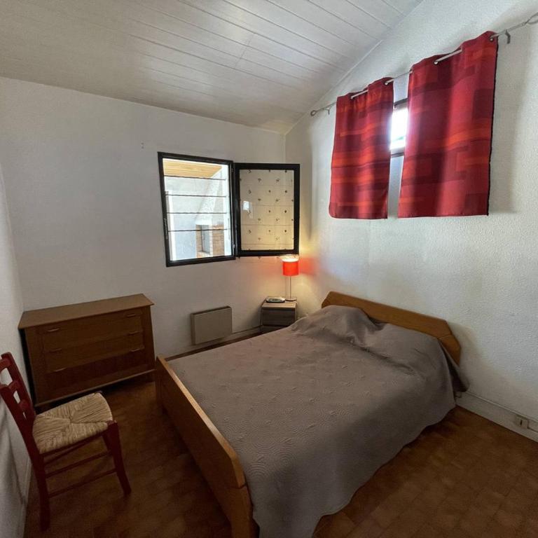 Jolie Villa 3 Pièces avec Véranda, Terrasse, Parking Sécurisé et Animaux Admis à Saint-Cyprien - FR-1-106-68 - Villa - 11