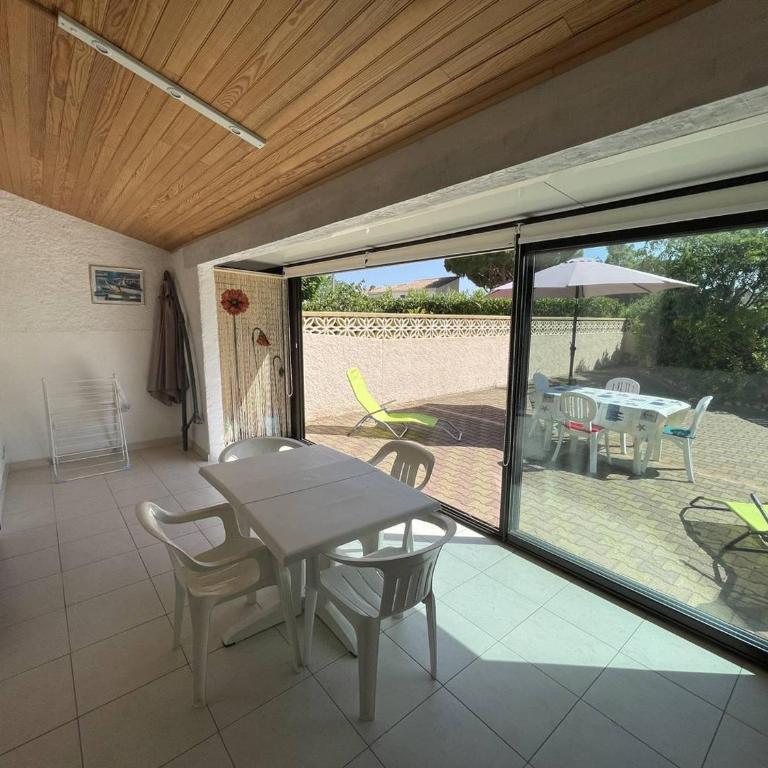 Jolie Villa 3 Pièces avec Véranda, Terrasse, Parking Sécurisé et Animaux Admis à Saint-Cyprien - FR-1-106-68 - Villa - 23