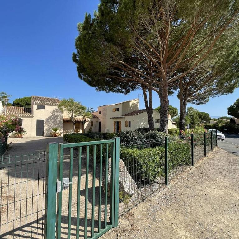 Jolie Villa 3 Pièces avec Véranda, Terrasse, Parking Sécurisé et Animaux Admis à Saint-Cyprien - FR-1-106-68 - Villa - 25