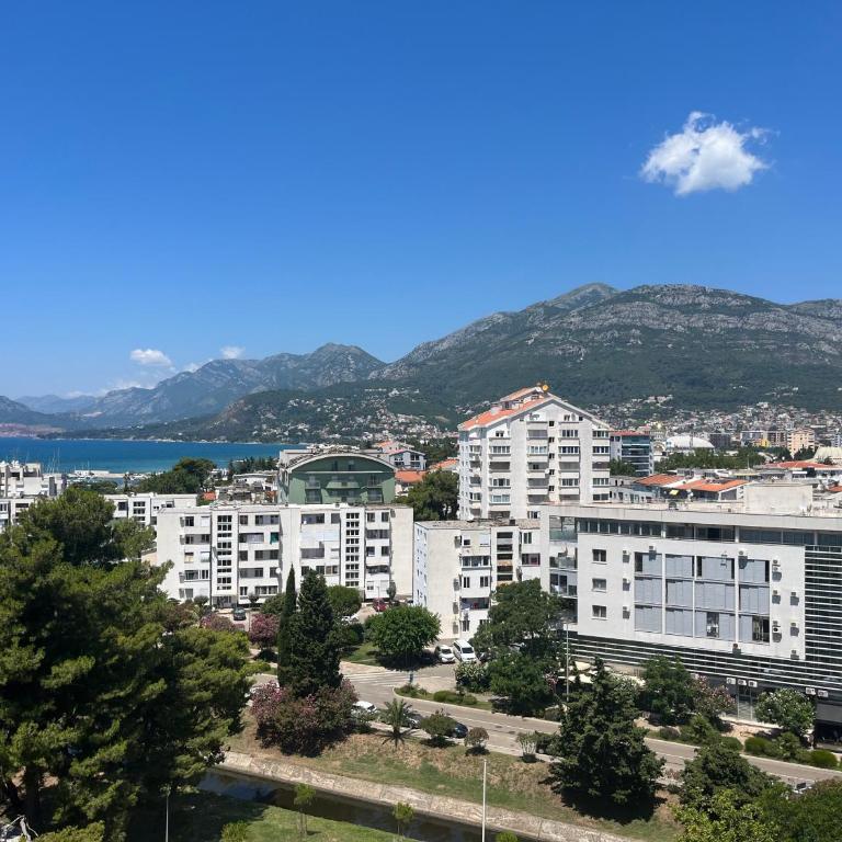 Apartment with Seaview Zetagradnja - Apartment - 1