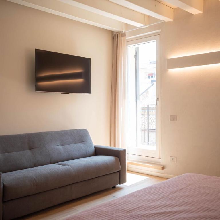 Calcirelli Suites - Camera Familiare Deluxe - 5