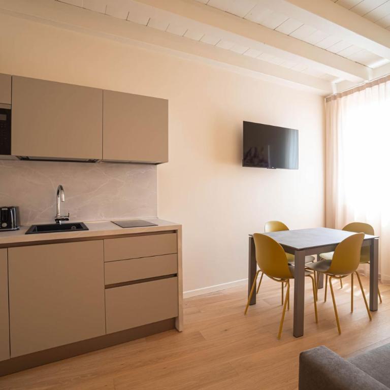 Calcirelli Suites - Camera Familiare Deluxe - 6
