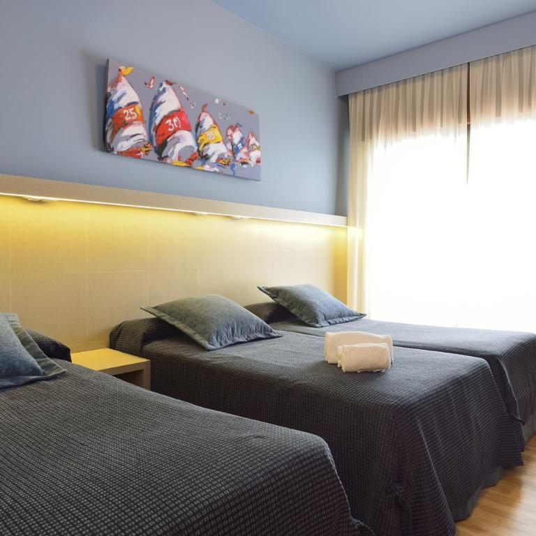 Nuevo Norat Sanxenxo - Habitación Doble con cama supletoria - 1 o 2 camas (2 adultos + 1 niño) - 1
