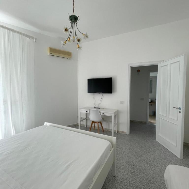 A Casa dei Miei - camere in centro - Camera Matrimoniale Deluxe con Balcone - 5