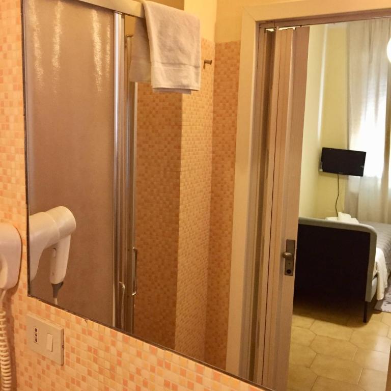 6 Keys - Camera Singola con Bagno Privato Interno - 9