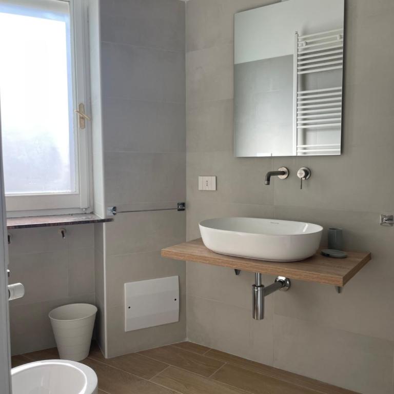 A Casa dei Miei - camere in centro - Camera Matrimoniale Deluxe con Balcone - 11