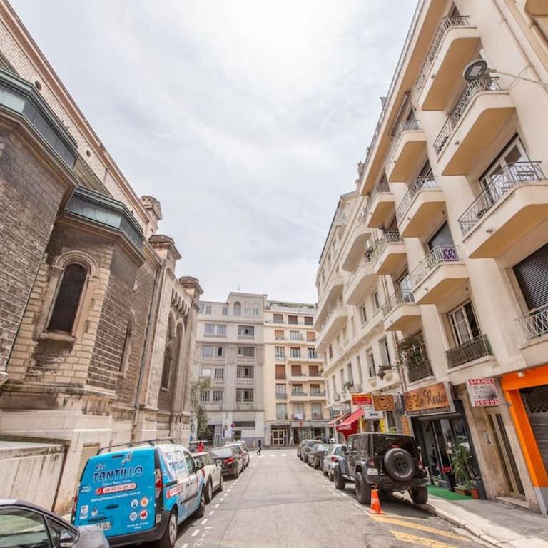 Balcony-Beautiful-Central-1 block beach-A.C-WIFI - Appartement 1 Chambre - 3