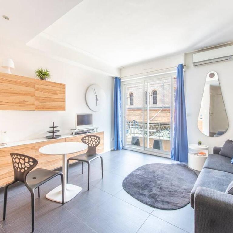Balcony-Beautiful-Central-1 block beach-A.C-WIFI - Appartement 1 Chambre - 1
