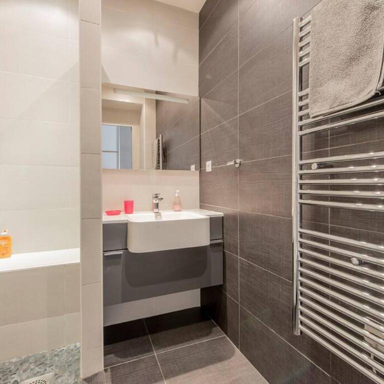 Balcony-Beautiful-Central-1 block beach-A.C-WIFI - Appartement 1 Chambre - 8