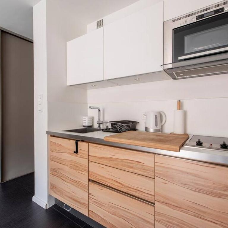 Balcony-Beautiful-Central-1 block beach-A.C-WIFI - Appartement 1 Chambre - 12