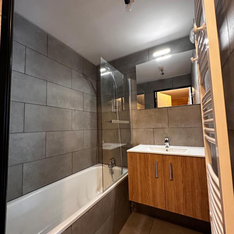 Appartement T2 6 personnes vue sur l’Eyssina - Two-Bedroom Apartment - 11