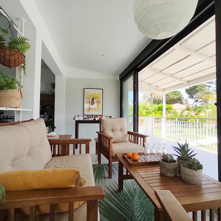 Chalé entero con Piscina, 700 m Playa Muchavista - Playa San Juan - Villa - 23