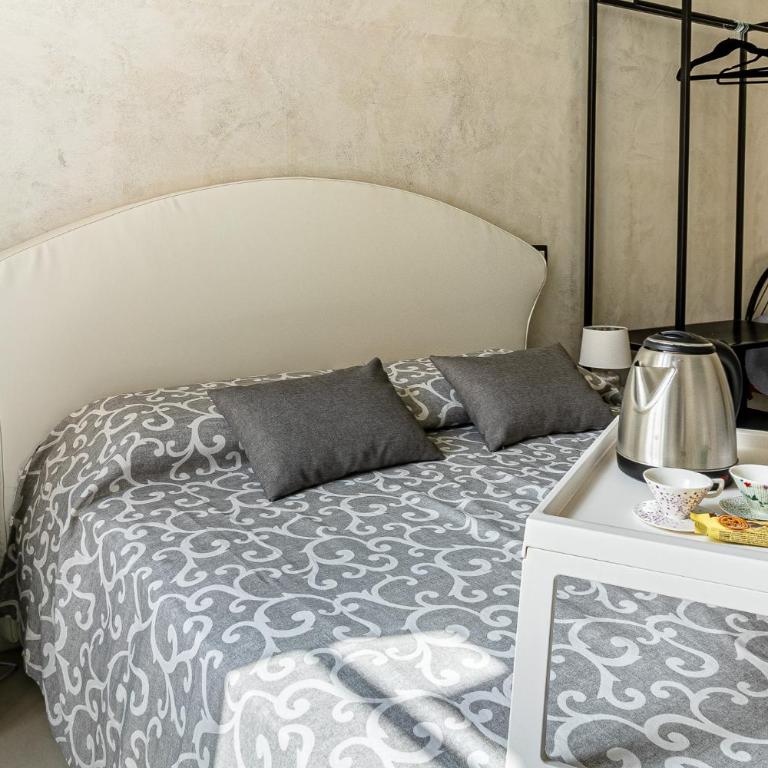 Flower Rooms Cagliari - Camera Matrimoniale Deluxe con 1 Letto Supplementare - 1