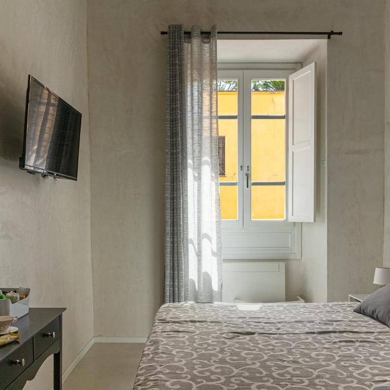 Flower Rooms Cagliari - Camera Matrimoniale Deluxe con 1 Letto Supplementare - 3