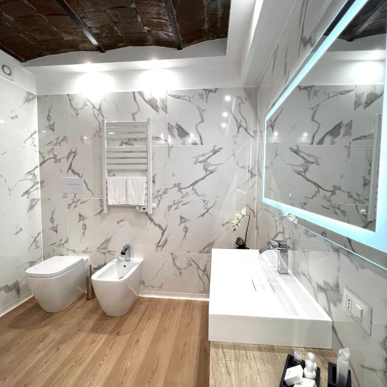 MILUAR Luxury - Vanvitelli - Camera Queen con Vasca Idromassaggio - 3