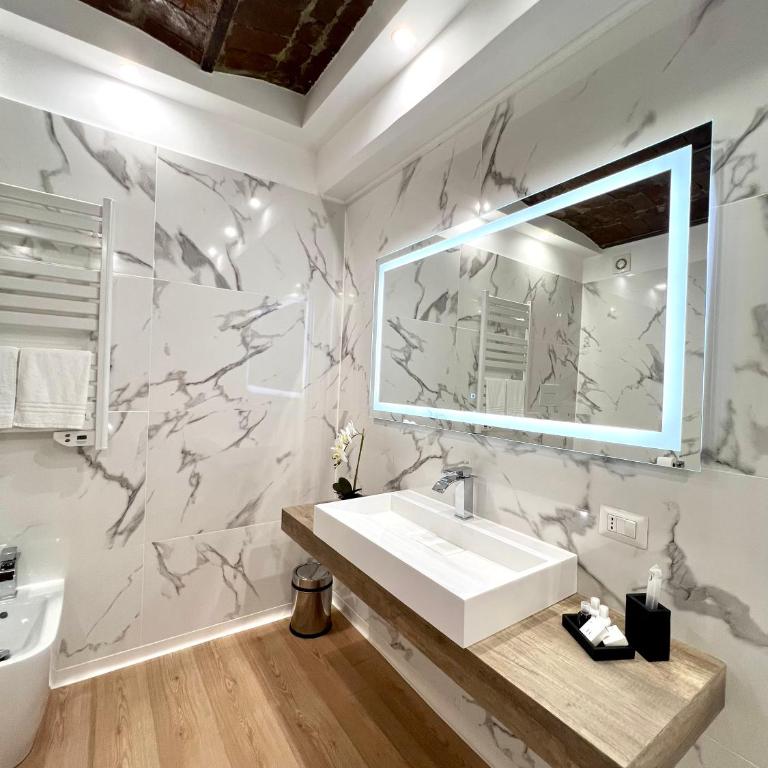 MILUAR Luxury - Vanvitelli - Camera Queen con Vasca Idromassaggio - 6