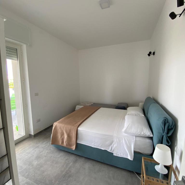 Waterfront villa Tina - Three-Bedroom House - 13