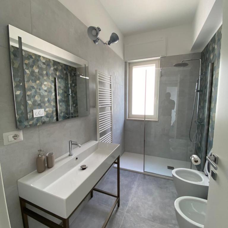 Waterfront villa Tina - Three-Bedroom House - 15