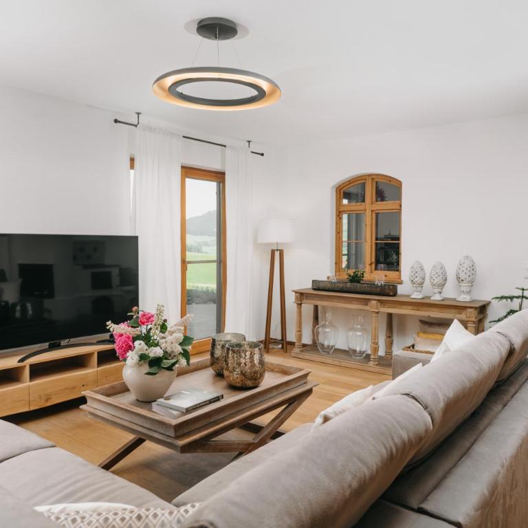 Mika Hof exklusive Apartments in Alleinlage mit Terrasse & Weitblick - Deluxe Apartment mit 2 Schlafzimmern - 2
