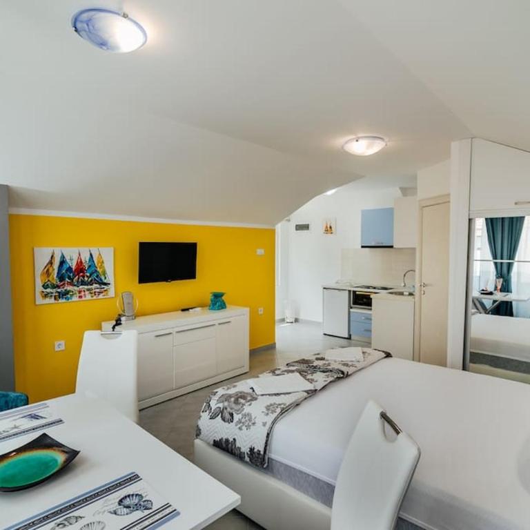Charmy Studio Lux - One-Bedroom Apartment - 3
