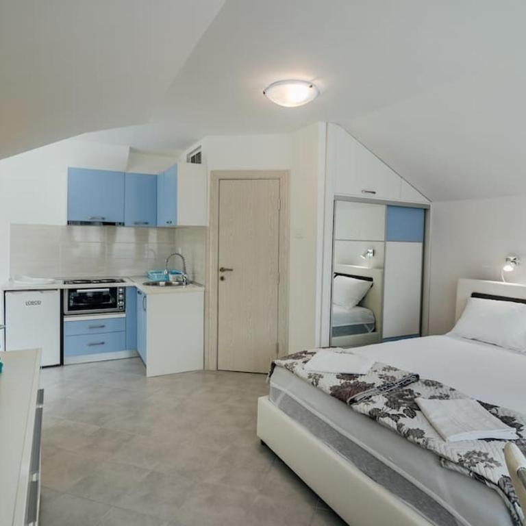 Charmy Studio Lux - One-Bedroom Apartment - 8