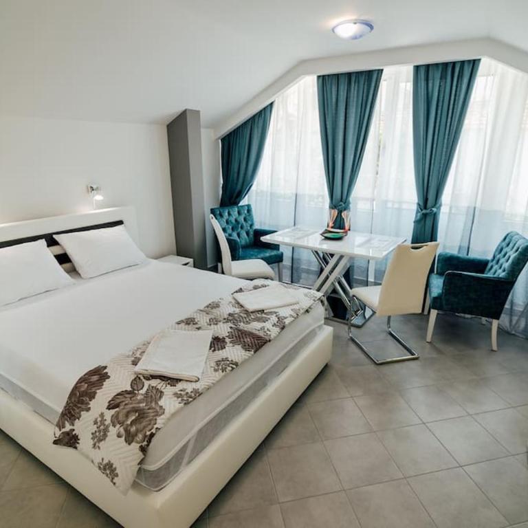 Charmy Studio Lux - One-Bedroom Apartment - 40