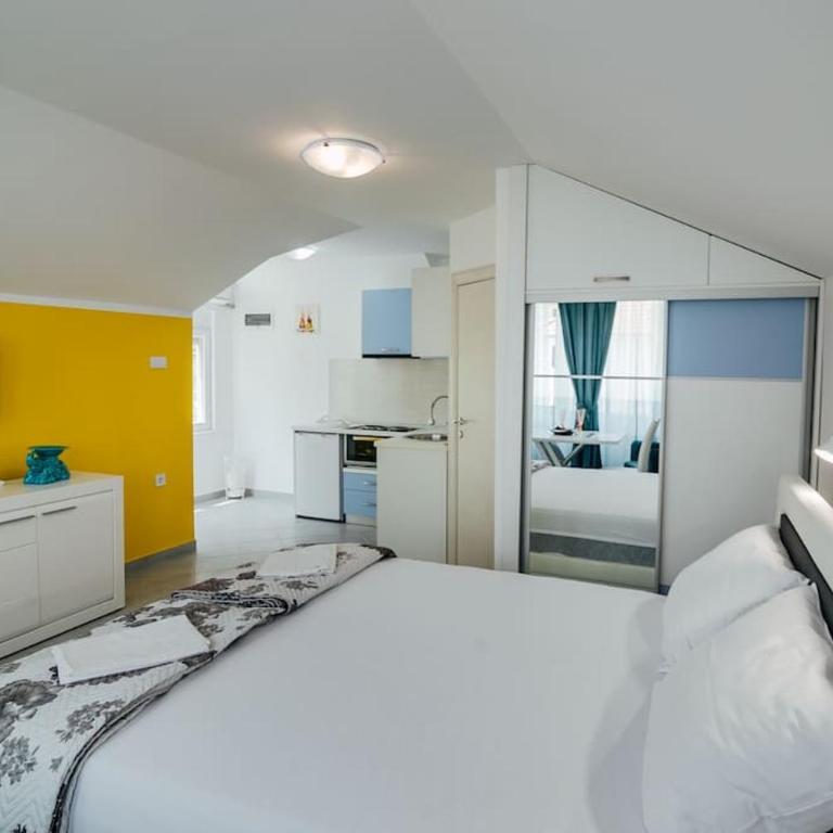 Charmy Studio Lux - One-Bedroom Apartment - 48