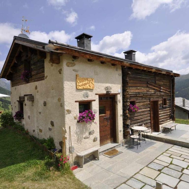 Mountain Chalet Scoiattolo by Livigno Accomodation - One-Bedroom Chalet - 1