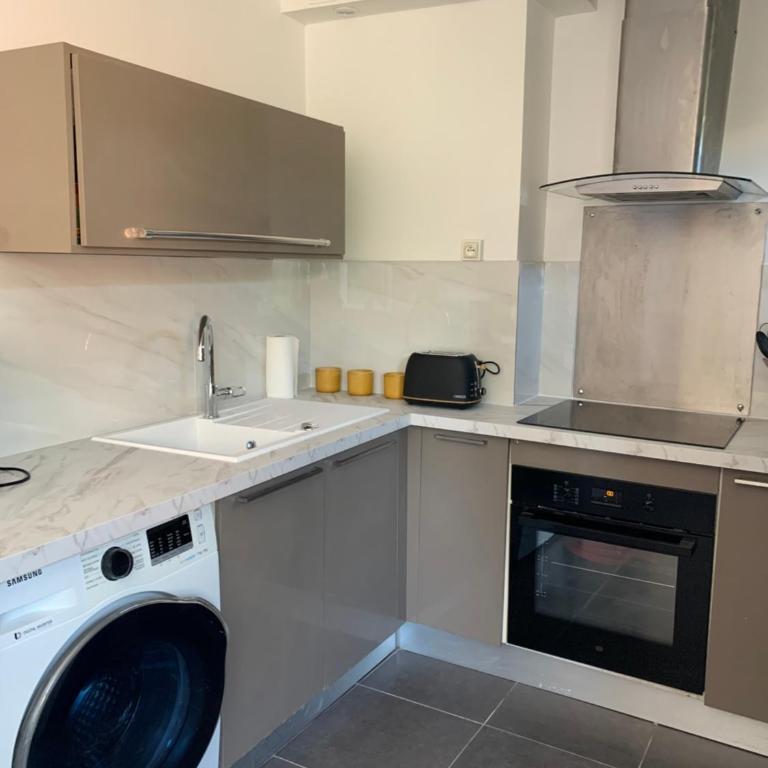 GRAND STUDIO RENOVE A CANNES IDEAL VACANCES et CONGRES - MER A PIED! - Appartement 1 Chambre - 15