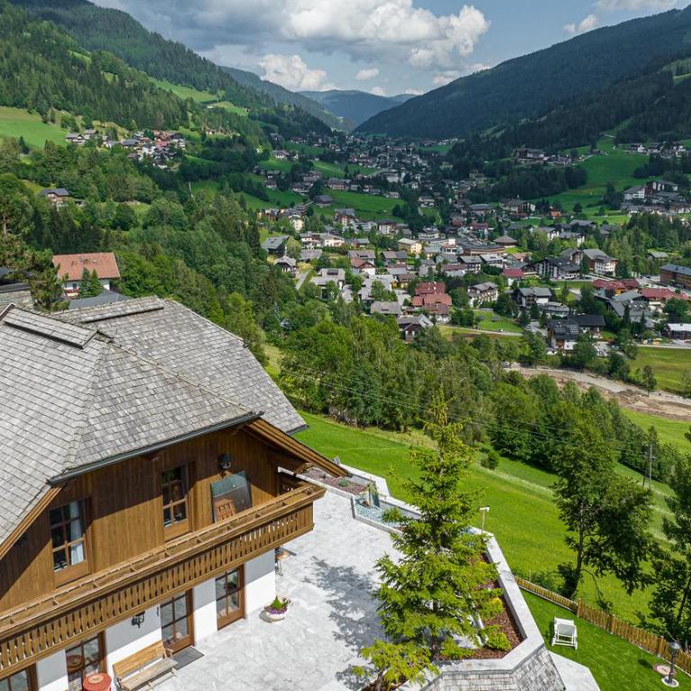 Villa Bostele with Five Bedrooms, Indoor Pool, Two Saunas & Garage - Villa - 10