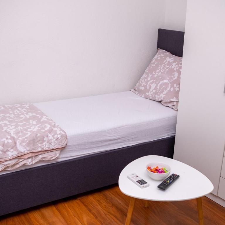 Apartment Mery - Two-Bedroom Apartment - 8