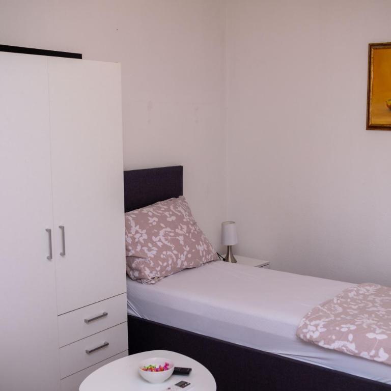 Apartment Mery - Two-Bedroom Apartment - 4