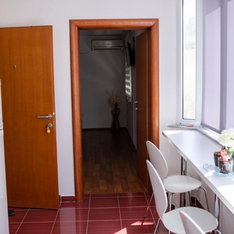 Apartment Mery - Two-Bedroom Apartment - 3