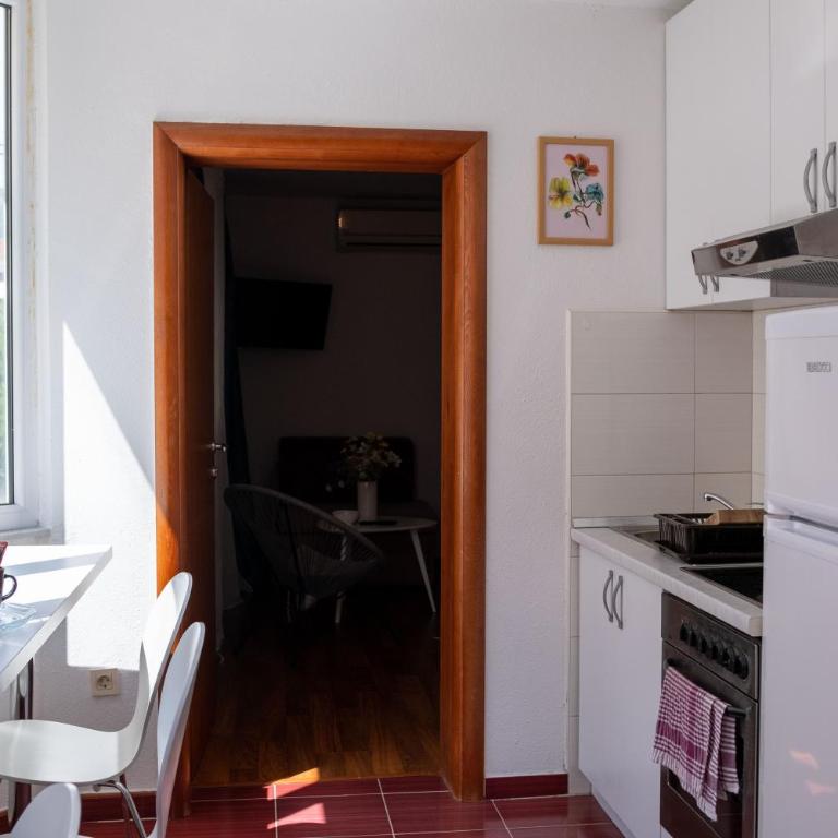 Apartment Mery - Two-Bedroom Apartment - 36