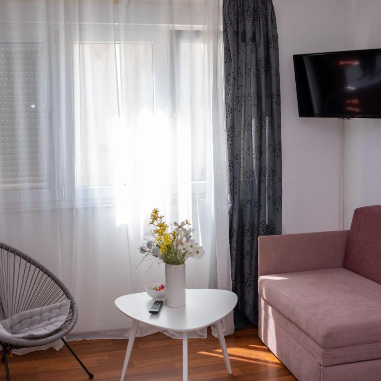 Apartment Mery - Two-Bedroom Apartment - 1