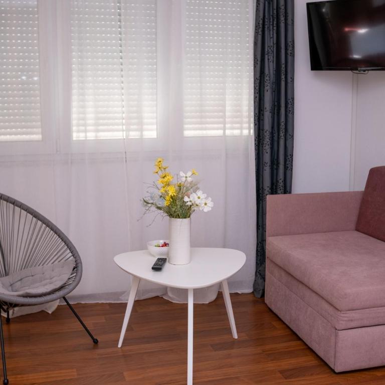 Apartment Mery - Two-Bedroom Apartment - 20
