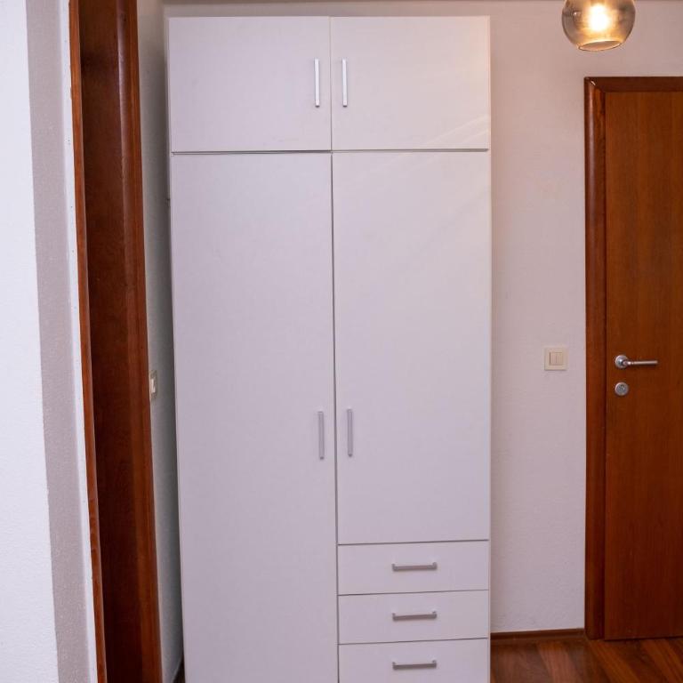 Apartment Mery - Two-Bedroom Apartment - 12