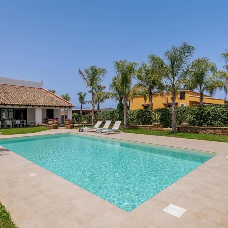 Posh villa with pool & jacuzzi - Villa - 6