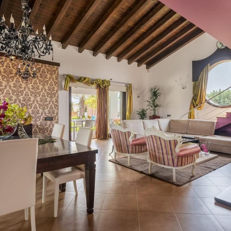 Posh villa with pool & jacuzzi - Villa - 13