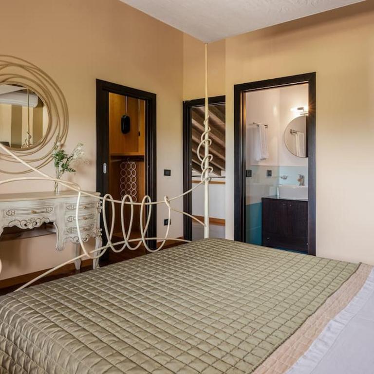 Posh villa with pool & jacuzzi - Villa - 24
