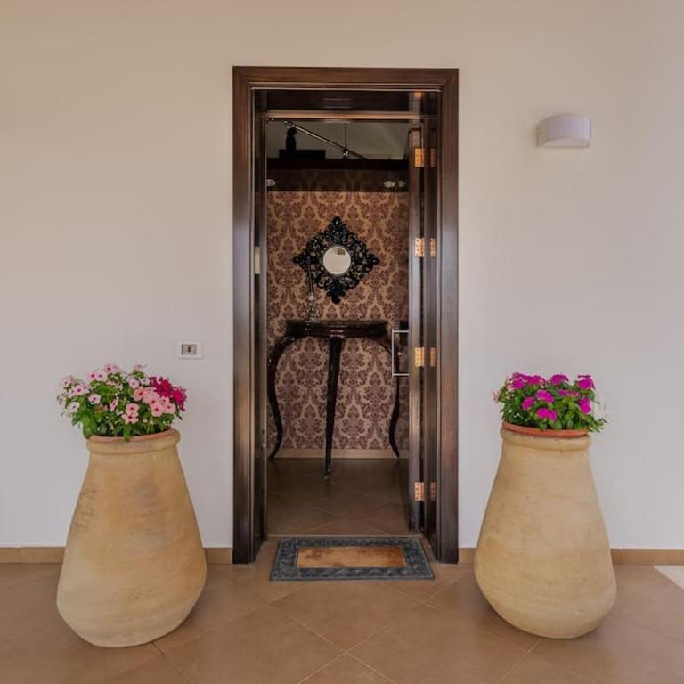 Posh villa with pool & jacuzzi - Villa - 25