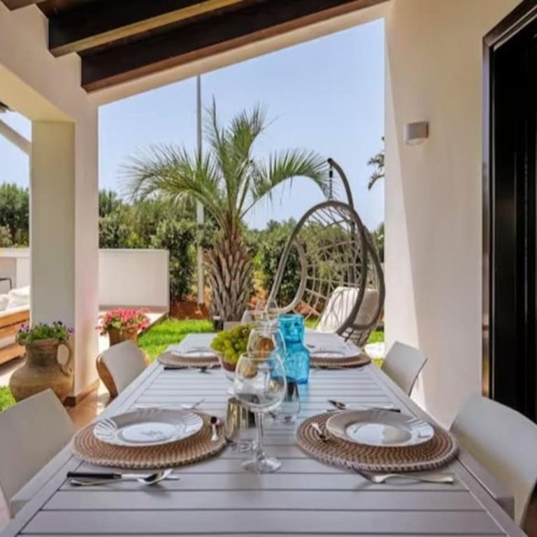 Posh villa with pool & jacuzzi - Villa - 30