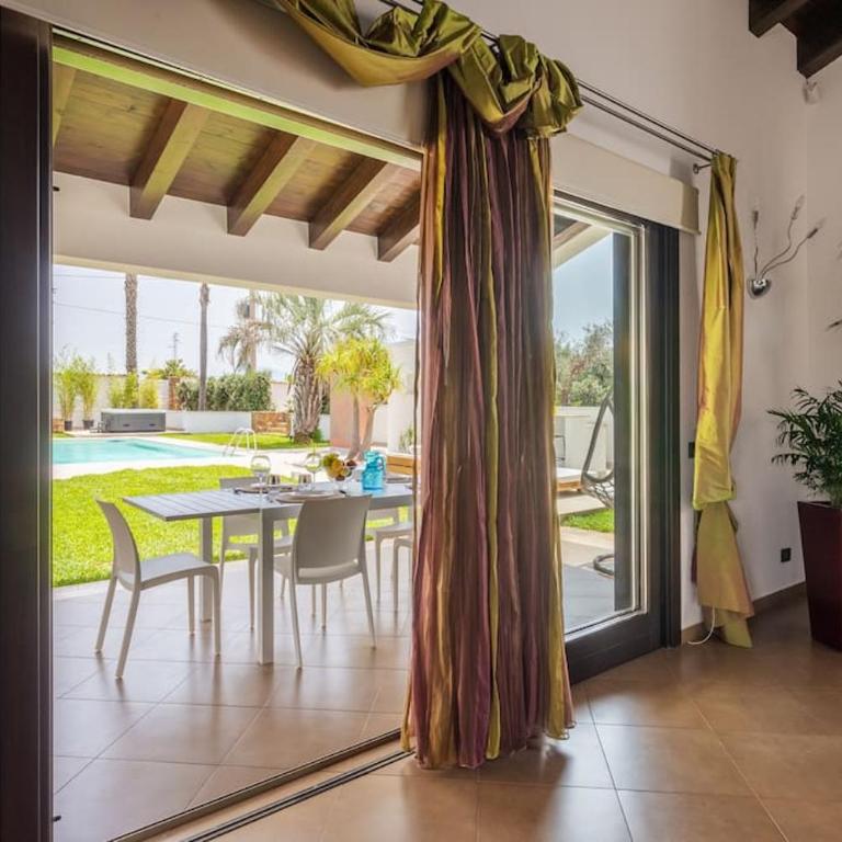 Posh villa with pool & jacuzzi - Villa - 31