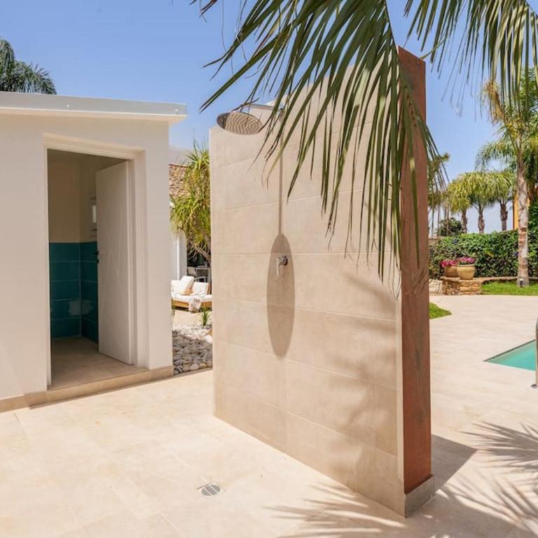 Posh villa with pool & jacuzzi - Villa - 38