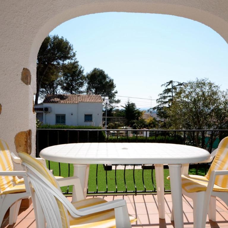 Casita Rosa - Four-Bedroom House - 9