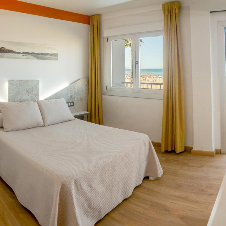 Hotel Playa - Habitación con cama grande y vistas al mar - 2