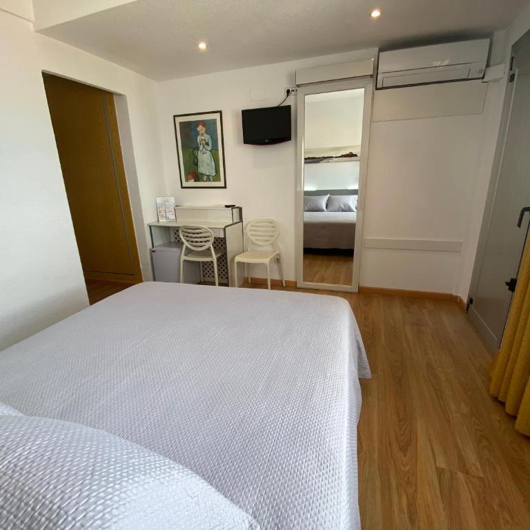 Hotel Playa - Habitación con cama grande y vistas al mar - 20
