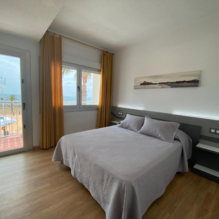 Hotel Playa - Habitación con cama grande y vistas al mar - 19
