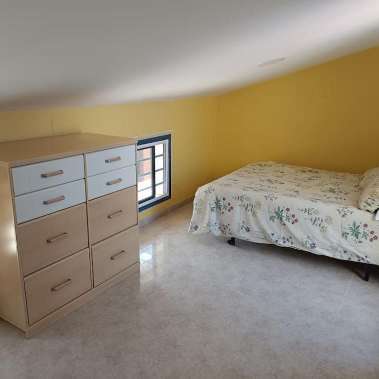 Bonito adosado en zona muy tranquila - Three-Bedroom House - 21