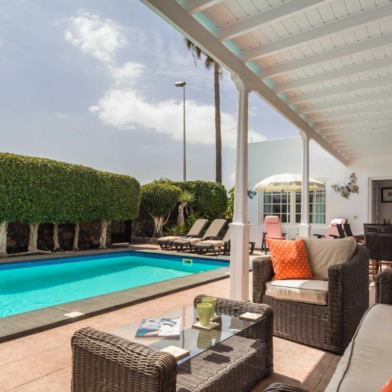Charming Puerto Del Carmen Villa 4 Bedrooms Villa Tarez Private Pool - Four-Bedroom Villa - 4